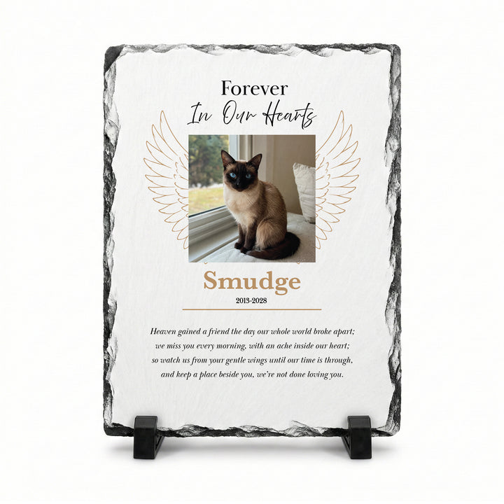Angel wings memorial plaque in natural slate, 15x20cm small rectangle, with a Siamese cat named Smudge on a stand